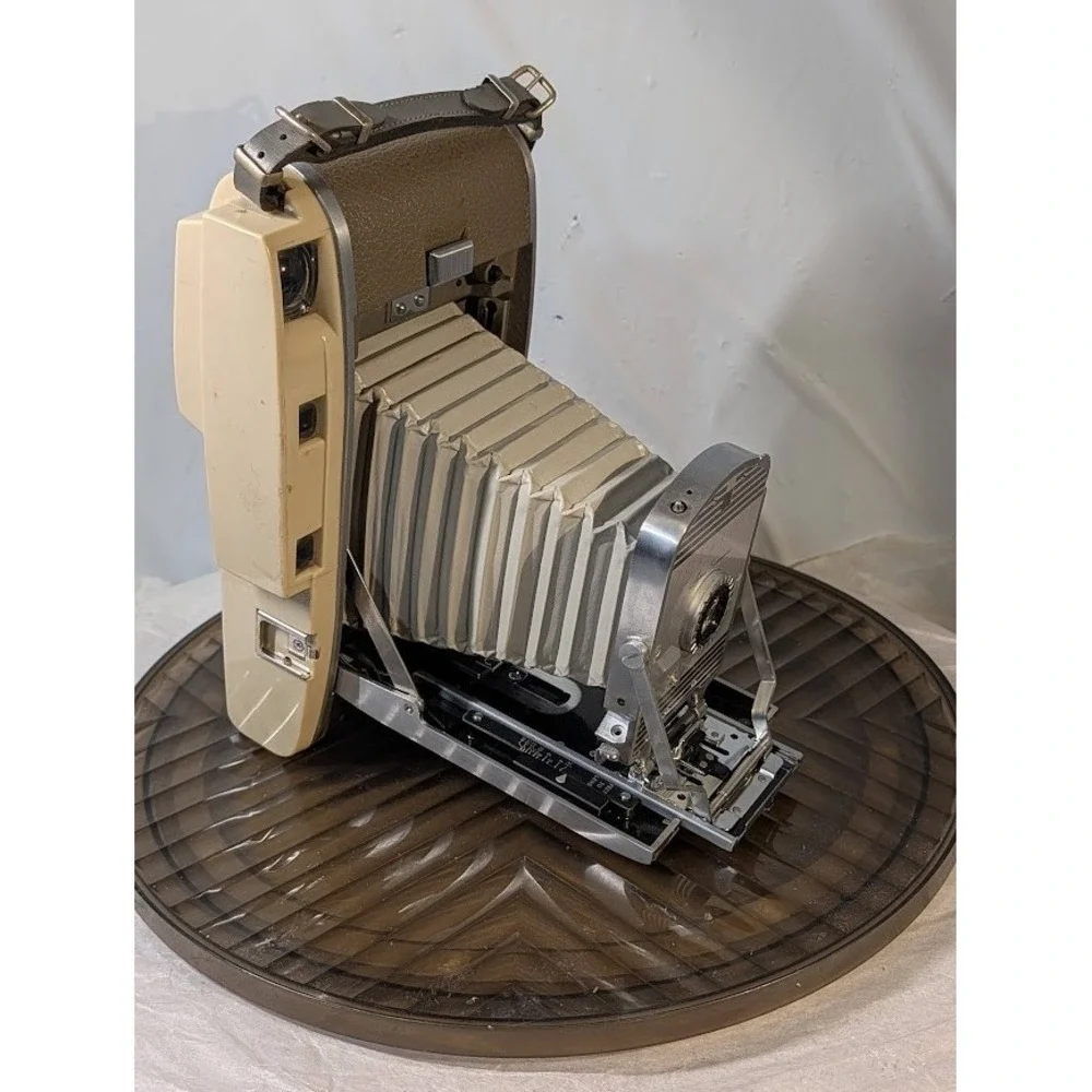 Vintage Polaroid Land Camera Model 800 Folding Instant Camera Tan Brown‎ Retro